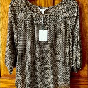 Women’s dressy top/blouse